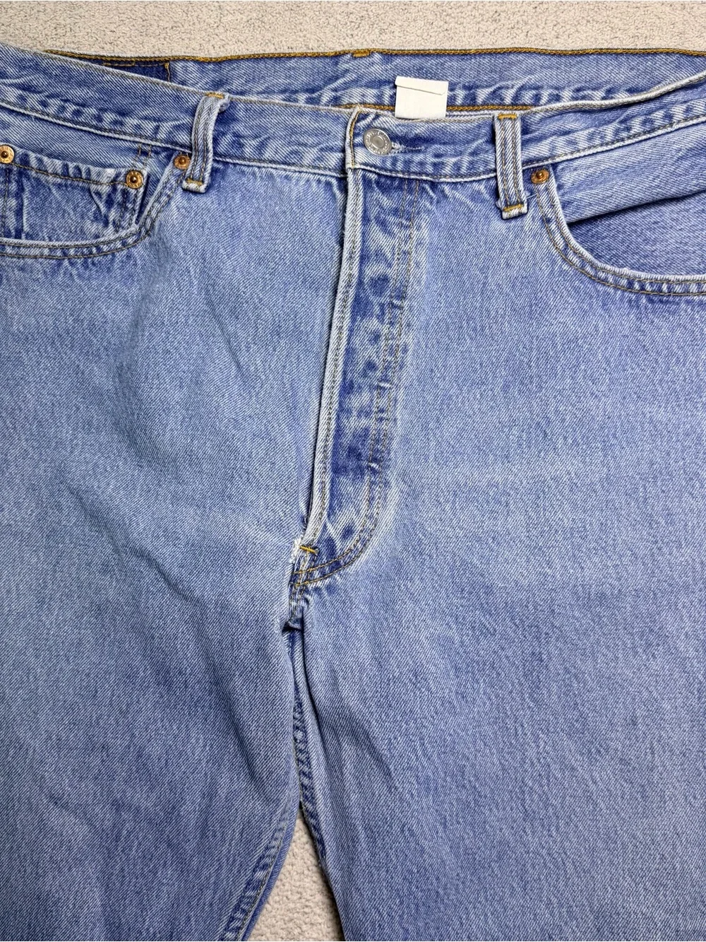 Vintage Levi’s 501 Jeans Men’s 34x32 Blue Light Wash Denim Orginal Straight Fit